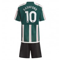 Otroški Nogometni dresi Manchester United Marcus Rashford #10 Gostujoči 2023-24 Kratek Rokav (+ Kratke hlače)